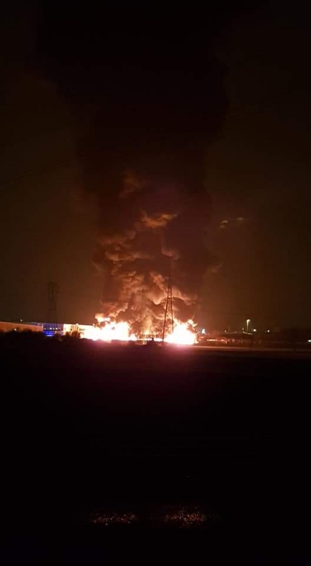PIANEZZA-COLLEGNO - A fuoco i capannoni della ditta «Omnia Recuperi» di strada Signagatta