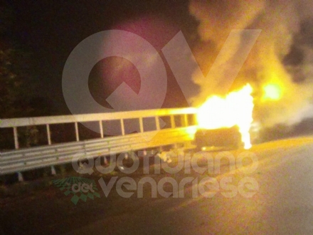 CASELLE - Auto a fuoco mentre percorreva la ex statale