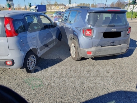 VENARIA-TORINO - Ennesimo incidente in via Druento: scontro fra due auto al «solito» incrocio - FOTO