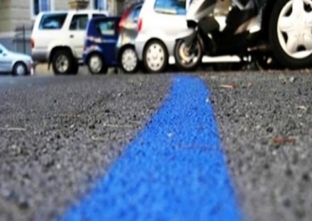 VENARIA - Da lunedì 26 agosto si torna a pagare per parcheggiare lungo le «strisce blu»