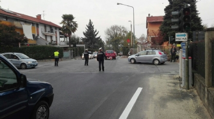 ROBASSOMERO - Direttissima chiusa in corso Italia per una perdita dell'acquedotto