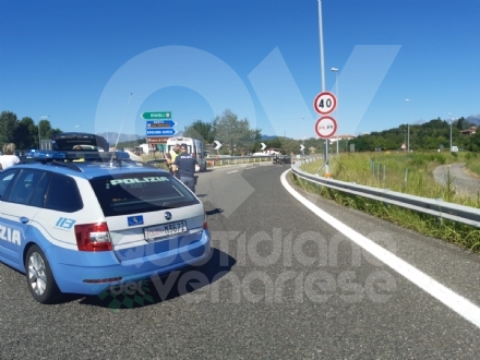 TRAGEDIA A RIVOLI - Perde il controllo della moto e muore: aveva 63 anni