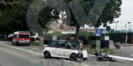 INCIDENTE A VENARIA - Scontro auto-moto: centauro finisce in ospedale