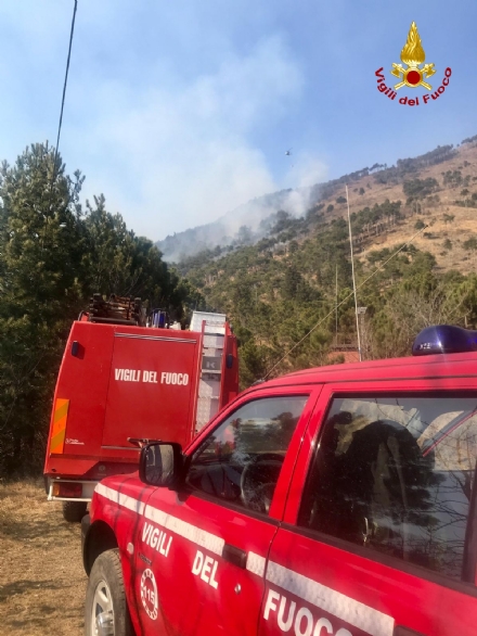 VAL DELLA TORRE - Incendio in Borgata Moschette: pompieri ancora a lavoro