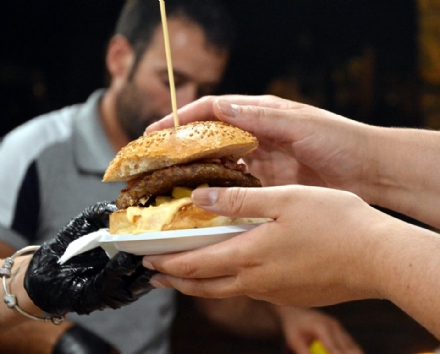 VENARIA - In piazza Pettiti arriva lo «Street Food» dell'Associazione Italiana Cuochi Itineranti