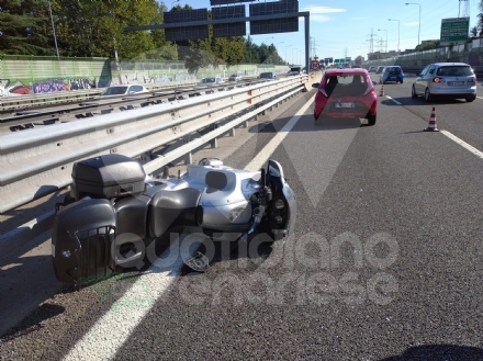 RIVOLI - Tamponamento auto-moto in tangenziale: centauro ferito