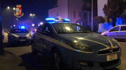INCIDENTE A RIVOLI - Minore alla guida fugge alla Polizia e colpisce tre auto parcheggiate