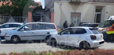 INCIDENTE A VENARIA - Scontro fra due auto, un uomo ferito e ricoverato in ospedale - FOTO