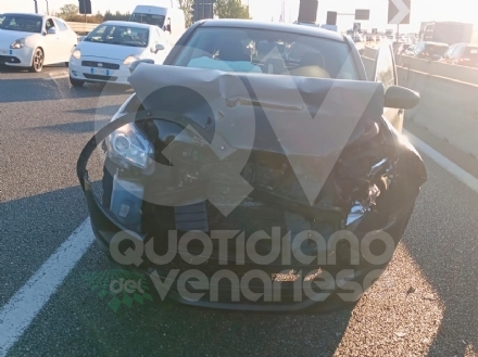 INCIDENTE IN TANGENZIALE A RIVOLI - Tamponamento tra due veicoli: un ferito - FOTO
