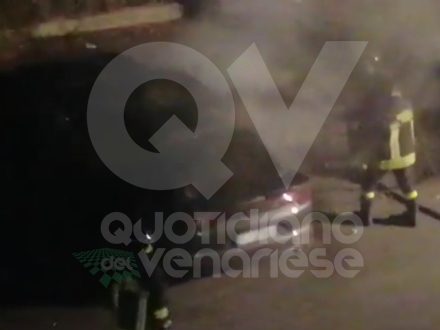VENARIA - A fuoco un'auto in via Don Sapino: nuova firma del piromane?