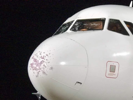 CASELLE - Maltempo: aereo colpito dalla grandine. Il volo da Catania arrivato con 11 ore di ritardo