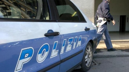 RIVOLI - Ruba il portafoglio ad una donna al bar, beccato dagli agenti di Polizia