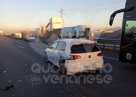 INCIDENTE IN TANGENZIALE A VENARIA - Scontro fra sei veicoli, tre persone ferite - FOTO