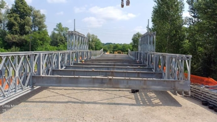 VENARIA - Posizionato il ponte provvisorio sul Ceronda in «sostituzione» del Castellamonte - FOTO