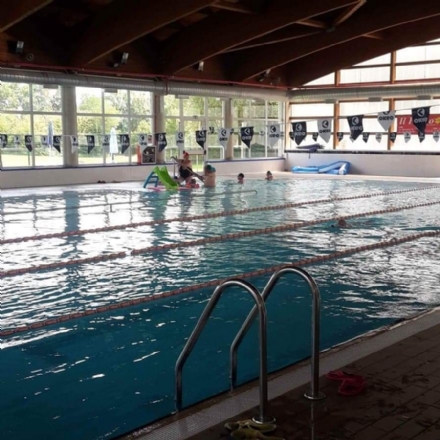 BORGARO - Caos piscina, il Comune rescinde il contratto con la River: «gravi inadempienze»