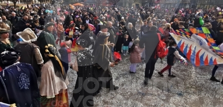 VENARIA - Colori, allegria, musica. Ma il Real Carnevale non dimentica l'Ucraina - FOTO