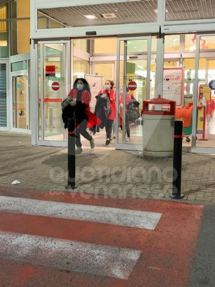 CASELLE - Principio di incendio: evacuato il Bennet FOTO