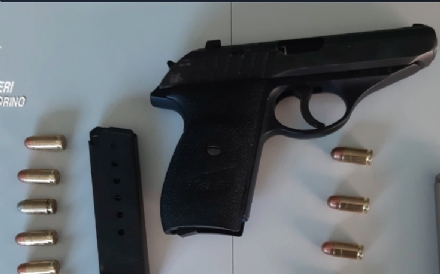 ALPIGNANO - Minaccia con una pistola rubata un noleggiatore di auto: arrestato 59enne