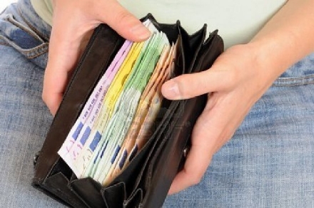 CAFASSE - Pensionato muore dopo lo scontro in auto: nel borsello aveva 14mila euro