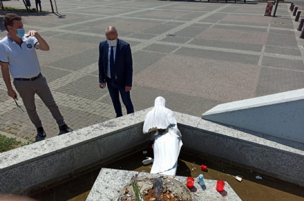 COLLEGNO - Grazie alle telecamere, i carabinieri hanno trovato chi ha danneggiato la statua della Madonna