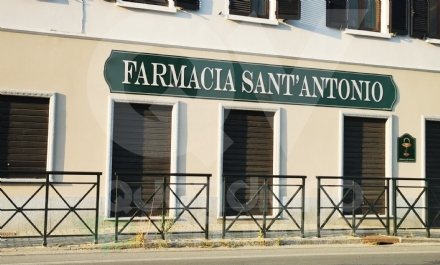 SAVONERA - Rapina alla farmacia: con un taglierino si fa consegnare i soldi e fugge