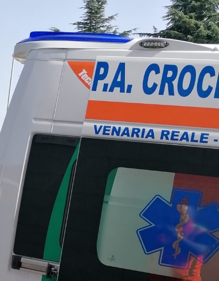 Incidente a TORINO, scontro moto e ambulanza della Croce Reale di VENARIA: un morto