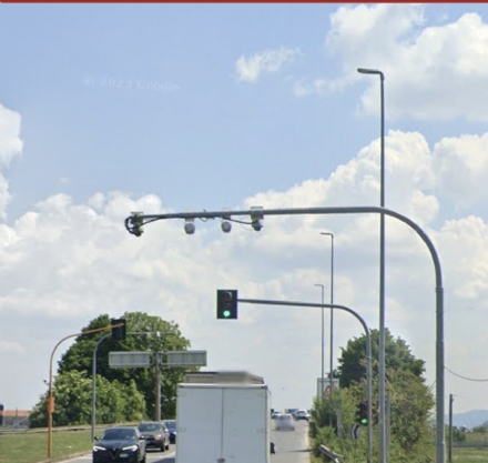 INCIDENTE A CASELLE - Camion abbatte il photored: stop alle multe per qualche tempo