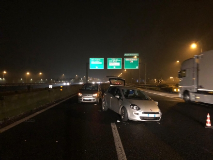 COLLEGNO - Incidente in tangenziale tra due auto: un uomo guidava ubriaco