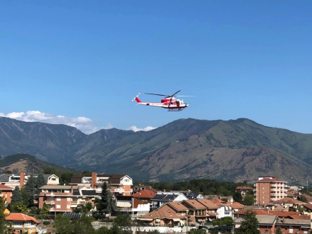 ALPIGNANO - Paura al Ponte Nuovo: uomo minaccia il suicidio, salvato da carabinieri e vigili del fuoco