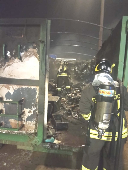 VENARIA - Dopo l'incendio all'Ecocentro, sospeso il ritiro dei rifiuti «Raee R4»: ECCO QUALI SONO
