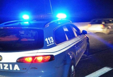 COLLEGNO-PIANEZZA-RIVOLI - Camminava pericolosamente lungo la tangenziale: fermata dalla polizia