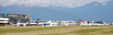 CASELLE - Aereo-scuola costretto ad un atterraggio di emergenza