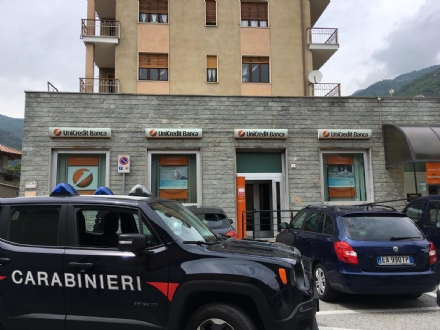 RAPINATORI ARRESTATI - Due borgaresi presi dai carabinieri dopo l'assalto all'Unicredit di Condove