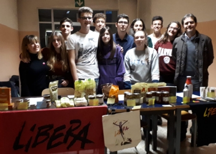 VENARIA - Allo Juvarra ecco il banchetto natalizio del presidio «Cusumano» di «Libera»