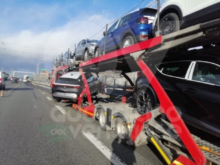 RIVOLI - Bisarca rischia di perdere un'auto: caos e disagi in tangenziale - FOTO