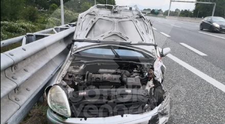 TORINO-BORGARO - Perde il controllo della sua auto e finisce contro un tir: era ubriaco
