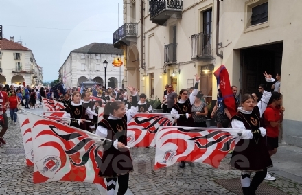 VENARIA - In centro la grande sfilata per i «Giochi Giovanili della Bandiera» - FOTO