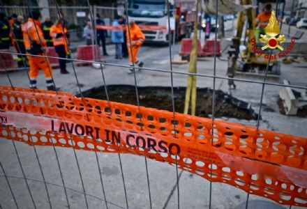 VENARIA - Voragine in viale Buridani: domani mattina la conclusione dei lavori