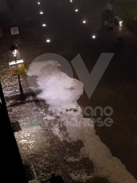 VIOLENTA GRANDINATA - In tutta la zona: chicchi enormi e forte vento. Danni alle auto - FOTO