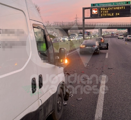 INCIDENTE A COLLEGNO - Tamponamento tra un furgone e due auto: un ferito