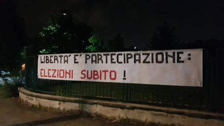VENARIA - Cartelli  contro il governo M5S-Pd: «Elezioni subito!»