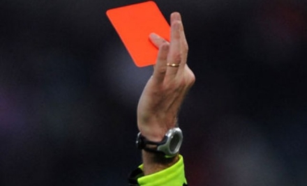 COLLEGNO - Aggredì l'arbitro durante una partita: squalificato per due anni