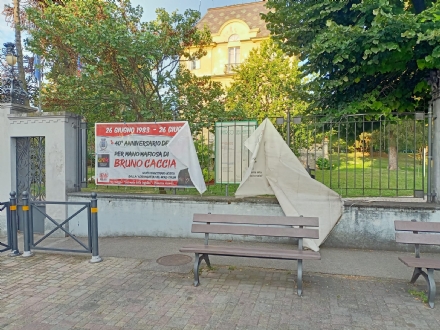VANDALI A PIANEZZA - Danneggiati gli striscioni sulla legalità. L'associazione: «Non denunciamo» - FOTO