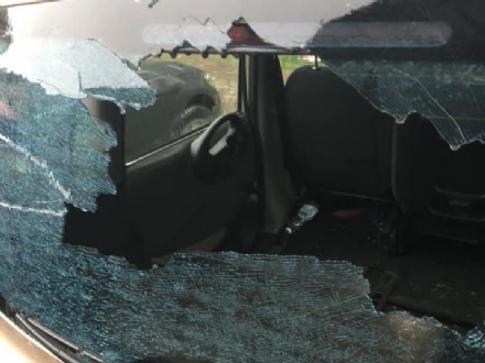 RIVOLI - Lancia le pietre contro le auto in sosta e le persone: arrestato da carabinieri e polizia