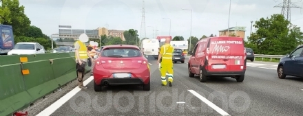 COLLEGNO - Tamponamento in tangenziale: tre auto coinvolte, ferito un bambino di 2 anni