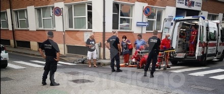 VENARIA - Scontro auto-bici all'angolo tra via Zanellato e via Silva: 14enne in ospedale