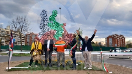 VENARIA - Inaugurata la «La Vespa che non vola», il dono del Vespa Club alla Città - FOTO