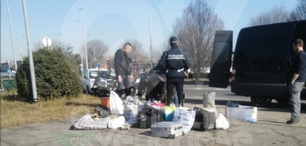 VENARIA - Nel furgone decine di chili di carne e pesce mal conservati: conducente nei guai
