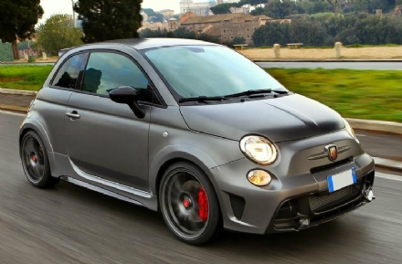 VENARIA - Rubavano 500 Abarth per poi rivendere i pezzi su internet: quattro denunciati