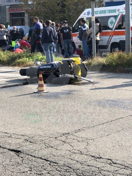 TRAGEDIA A COLLEGNO - Scontro moto-auto lungo corso Francia: perde la vita un centauro